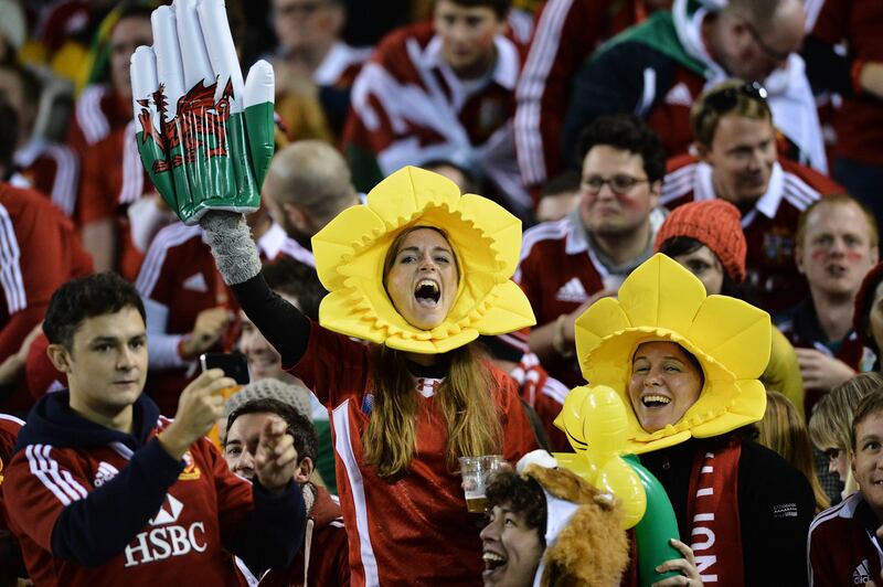 Lions fans cheer during the second rugby test between the British and Irish Lions and the Australian Wallabies in Melbourne on June 29, 2013. Australia won the match 16-15.  IMAGE RESTRICTED TO EDITORIAL USE - STRICTLY NO COMMERCIAL USE  AFP PHOTO / Paul CROCK
 *** Local Caption ***  453697-01-08.jpg