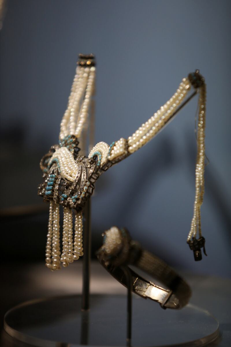 Most of the jewellery in the collection follows either European or Indian fashions since prior to the discovery of oil, the UAE people preferred to sell the precious gemstones rather than wear them.