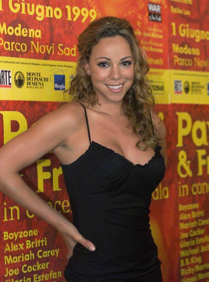 I03 - 19990531 - BOLOGNA, ITALY : US singer Mariah Carey smiles to the photographer during a press conference in Bologna Monday 31 May 1999 to preomote the "Pavarotti and friends '99" concert due to take place in Bologna on June 01. Luciano Pavarotti, Mariah Carey, Joe Cocker and BB. King will participate in the charity performance. EPA PHOTO ANSA/GIORGIO BENVENUTI