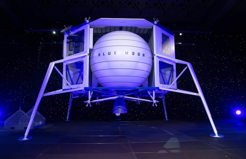 TOPSHOT - Blue Moon, a lunar landing vehicle, is seen after being announced by Amazon CEO Jeff Bezos during a Blue Origin event in Washington, DC, May 9, 2019. / AFP / SAUL LOEB
