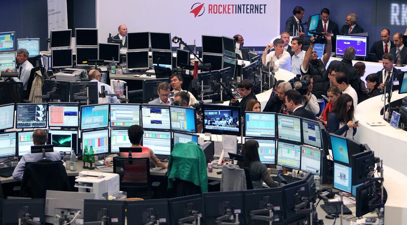 Brokers work during the IPO of German startup company Rocket Internet at the stock exchange in Frankfurt, Germany on October 2, 2014. AFP PHOTO / DANIEL ROLAND / AFP PHOTO / DANIEL ROLAND