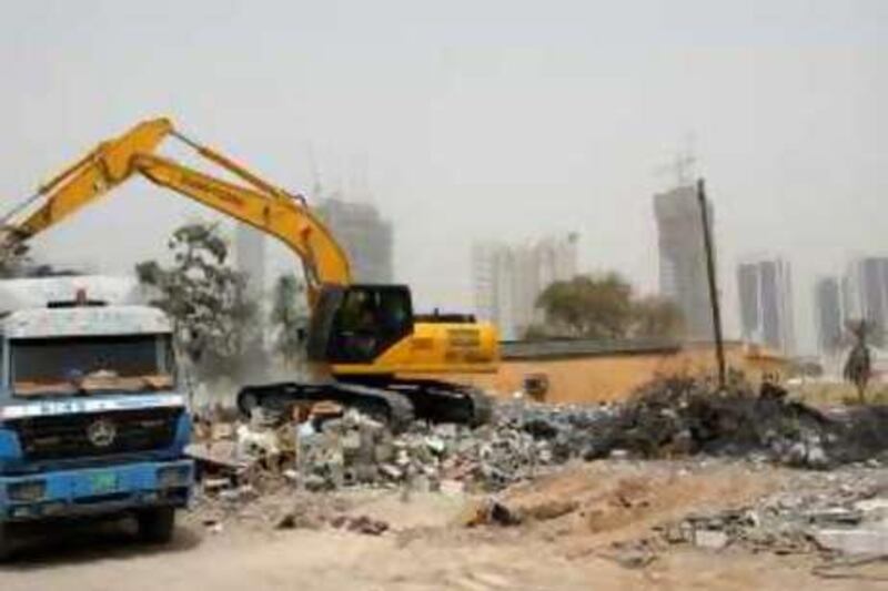 
DUBAI, UNITED ARAB EMIRATES – June 19: Demolition work in progress for the new projects in Satwa area in Dubai .(Pawan Singh / The National)
 *** Local Caption ***  PS006-DEMOLITION.jpgPS006-DEMOLITION.jpg