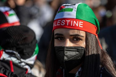 A demonstrator wears a cap in the colours of the palestinian flag during a pro-Palestinian protest in Berlin on May 19, 2021. Thousands of demonstrators marched waving Palestinian flags and shouting pro-Palestine slogans as Israel and the Palestinians were mired in their worst conflict in years. / AFP / John MACDOUGALL