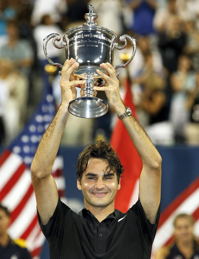 Roger Federer of Switzerland celebrates with the trophy after defeating Novak Djokovic of Serbia 7-6 (7/4), 7-6 (7/2), 6-4 to win the US Open men's title for a fourth consecutive time 09 September 2007 in Flushing Meadows.            AFP PHOTO/Timothy A. CLARY (Photo by TIMOTHY A. CLARY / AFP)