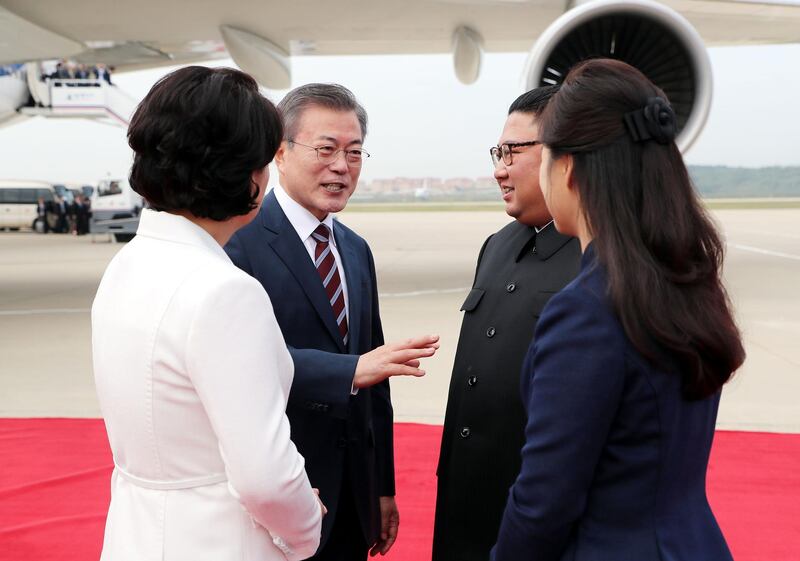 Moon Jae-in speaks to Kim Jong-un and his wife Ri Sol-ju. Getty Images
