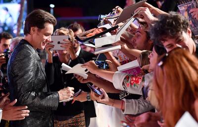 epa06186538 US actor Jim Carrey signs autographs as he arrives for the premiere of 'Jim and Andy: The Great Beyond - The Story of Jim Carrey and Andy Kaufman' during the 74th Venice International Film Festival, in Venice, Italy, 05 September 2017. The festival runs from 30 August to 09 September 2017.  EPA/ETTORE FERRARI