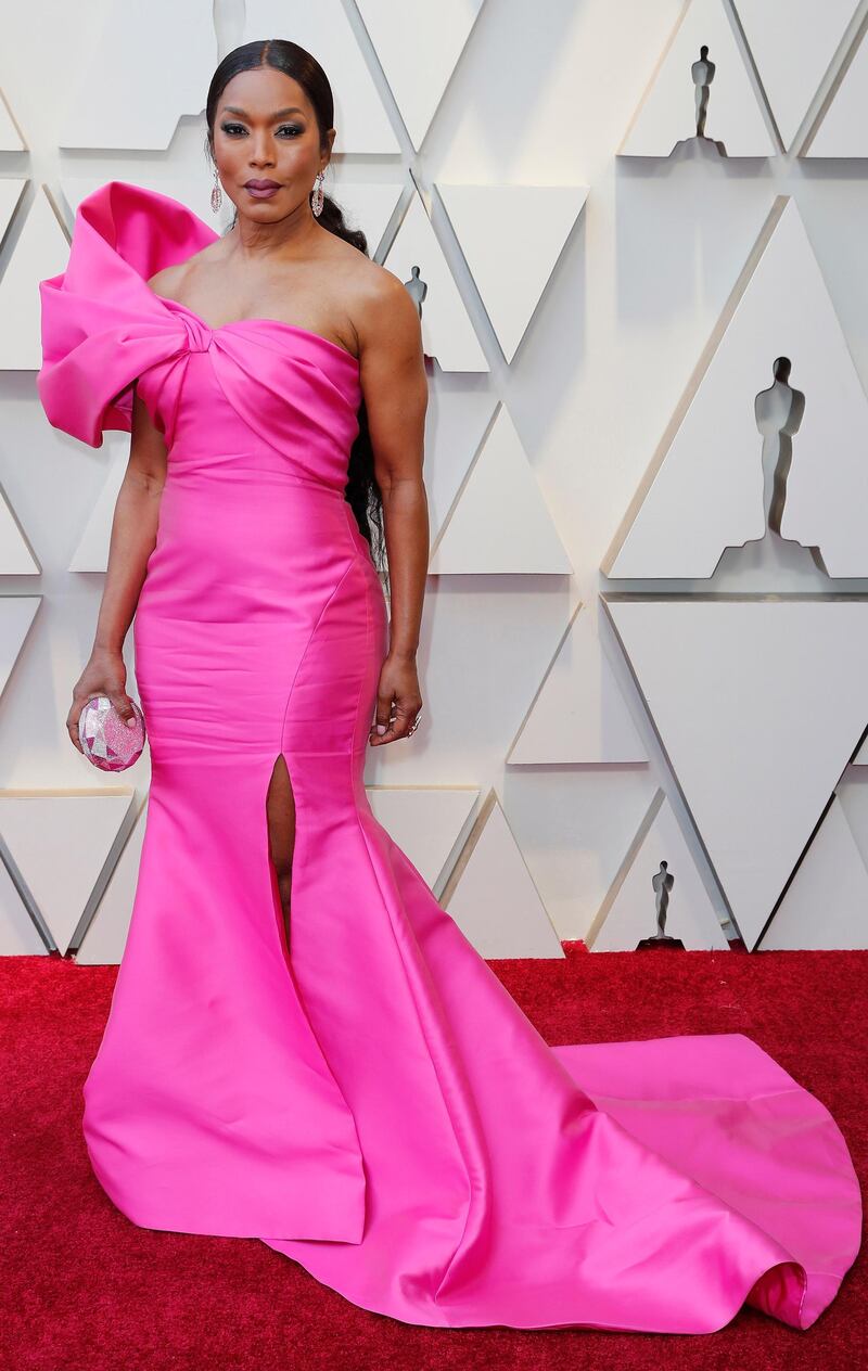 epa07394525 Angela Bassett arrives for the 91st annual Academy Awards ceremony at the Dolby Theatre in Hollywood, California, USA, 24 February 2019. Pink dress by Reem Acra, jewels by Sutra Jewels, purse by Judith Lieber. The Oscars are presented for outstanding individual or collective efforts in 24 categories in filmmaking.  EPA-EFE/ETIENNE LAURENT