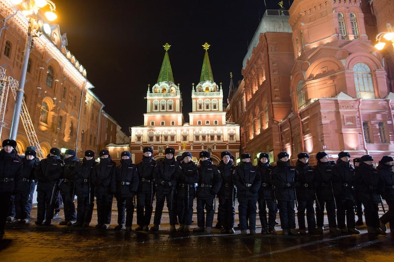 Police stand guard during a rally near the Kremlin in Moscow, Russia, on Sunday, March 18, 2018. Vladimir Putin cruised to a landslide victory in Russia's presidential vote, extending his 18-year rule amid escalating confrontation with the West. Photographer: Andrey Rudakov/Bloomberg