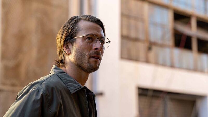 Glen Powell plays Gary Johnson, who went undercover with police and was hired to kill more than 60 times in the 1990s. Photo: Brian Roedel