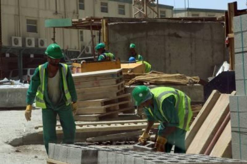 ABU DHABI - 16AUG2011 - Labours working at Regent Emirates Pearl hotel project site opposite Emirates Palace hotel in Abu Dhabi.
Ravindranath K / The National 