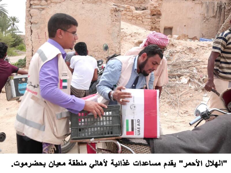 The Emirates Red Crescent distributes food aid in Yemen's Hadramawt province on September 19,2018. Wam