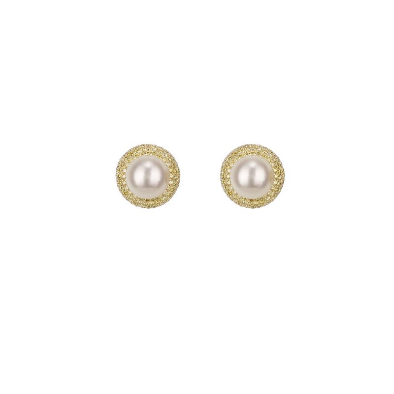 Pearl earrings created by Mouawad especially for the film. Photo: Mouawad