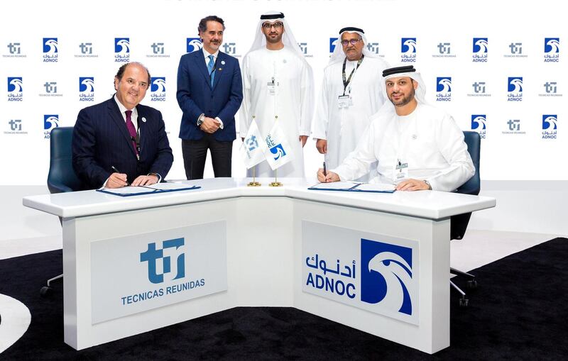 Arthur Wallace Crossley, Tecnicas Reunidas chief executive, upstream, left signs the EPC agreement with Adnoc Onshore chief executive Yasser Saeed Al Mazrouei. Courtesy: Adnoc