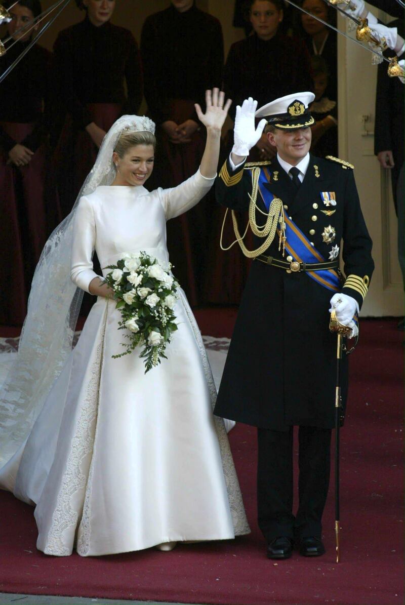 NL52 - 20020202 - AMSTERDAM, NETHERLANDS : Maxima Zorreguieta (L) and Dutch Crownprince Willem-Alexander wave to the public after their wedding at the New Curch in Amsterdam, Saturday 02 February 2002. 
EPA PHOTO ANP/COR MULDER/nba-hh