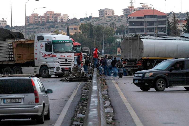 Lebanese anti-government protesters block the Sidon-Beirut highway in the town of Jiyeh, south of the Lebanese capital Beirut, on January 3, 2020. Lebanon is without a cabinet and in the grips of a deepening economic crisis after a two-month-old protest movement forced Saad Hariri to stand down as prime minister on October 29. / AFP / Mahmoud ZAYYAT
