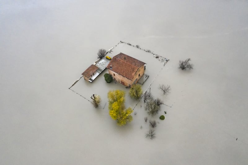 Winner of the Environments of the Future Award is 'Flood'. Michele Lapini photographed a house submerged by flooding after the River Panaro in the Po Valley burst its banks near Modena, Italy. Photo: Michele Lapini / Environmental Photographer of the Year 2021