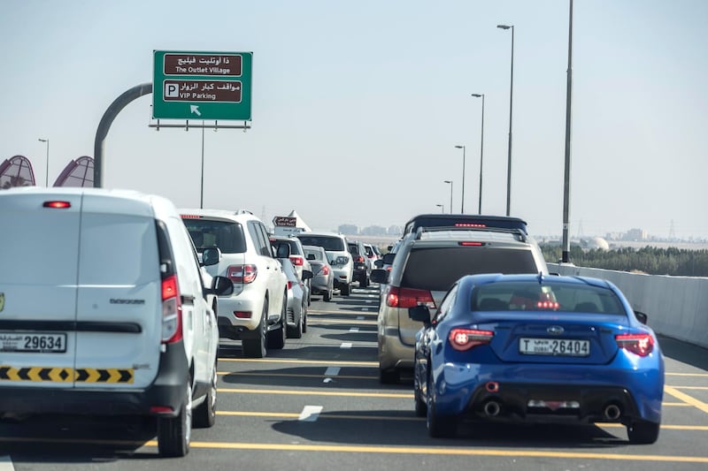 DUBAI, UNITED ARAB EMIRATES. 20 JANUARY 2021. A line of cars waiting to enter the SEHA Vaccination center at the Dubai Parks grounds near the bporder of Dubai and Abu Dhabi. (Photo: Antonie Robertson/The National) Journalist: Nick Webster. Section: National.