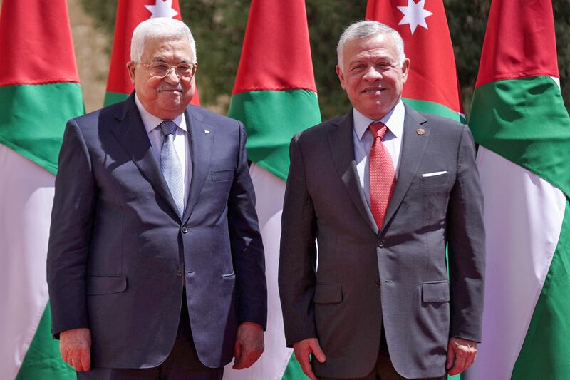 King Abdullah (R) and Mahmoud Abbas meeting in Amman last year. They held a similar meeting at the weekend. AFP