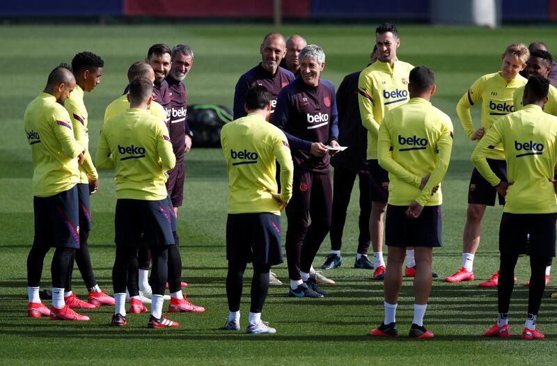 Barcelona coach Quique Setien talks with the players