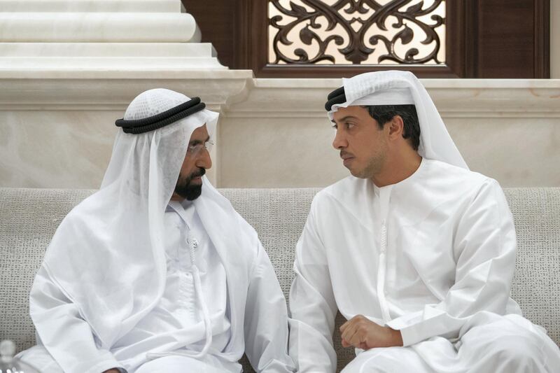 ABU DHABI, UNITED ARAB EMIRATES - May 27, 2019: HH Sheikh Mansour bin Zayed Al Nahyan, UAE Deputy Prime Minister and Minister of Presidential Affairs (R) speaks with Saeed bin Mohammed Al Raqbani, Special Advisor to the Ruler of Fujairah, during an iftar reception at Al Bateen Palace.

( Mohamed Al Hammadi / Ministry of Presidential Affairs )
---