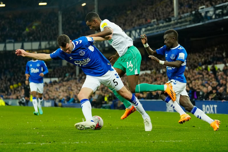 Michael Keane 6: One of the four Everton players tormented by Isak ahead of the fourth goal. Had great opportunity to put ball into box with teammates waiting in 53rd and score at just 1-0 but horribly sliced ball over bar. Had been solid, though, until team’s late collapse. AP