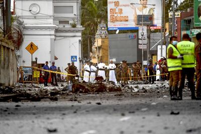 TOPSHOT - Sri Lankan priests look at the debris of a car after it explodes when police tried to defuse a bomb near St. Anthony's Shrine in Colombo on April 22, 2019, a day after the series of bomb blasts targeting churches and luxury hotels in Sri Lanka. The death toll from bomb blasts that ripped through churches and luxury hotels in Sri Lanka rose dramatically April 22 to 290 -- including dozens of foreigners -- as police announced new arrests over the country's worst attacks for more than a decade.
 / AFP / Jewel SAMAD
