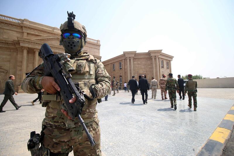 A member of the Iraqi security forces stands guard in front of the local government headquarters in the outhern city of Basra during a meeting headed by the newly elected Iraqi parliament speaker on September 18, 2018.  Mohammed al-Halbusi was elected as Iraq's parliament speaker on September 15, paving the way for the formation of a government more than four months after the May legislative polls. He was the former governor of the Sunni-majority province of Anbar, a key battleground in the war against the Islamic State group, before his election. / AFP / Haidar MOHAMMED ALI
