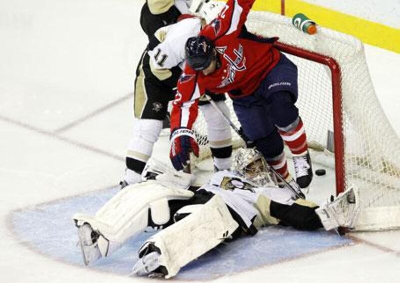 Washington's Mike Knuble, red, scores against Pittsburgh in the second period.