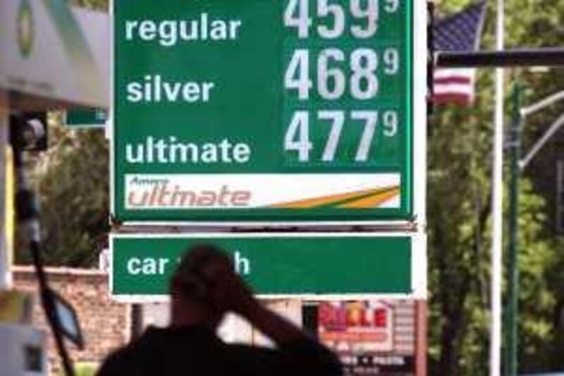 Charles Johnson puts gas in his car at a station June 10, 2008 in Chicago, Illinois. Gas prices recently reached a record national average of more than $4 per gallon.   Scott Olson/Getty Images/AFP   = FOR NEWSPAPERS, INTERNET, TELCOS AND TELEVISION USE ONLY =