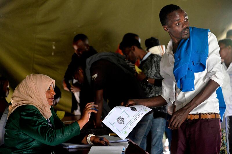 A voter holding a ballot paper prepares to cast his vote during the Sidama referendum in Hawassa, Ethiopia, on November 20, 2019. Polls opened on November 20, 2019, in Ethiopia's ethnic Sidama region in a referendum for a new federal state, a critical vote in a tense region that could embolden others to follow.  / AFP / MICHAEL TEWELDE
