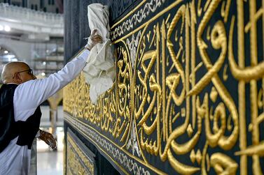 A worker cleans and sterilises the Kaaba, following the outbreak of the coronavirus disease (COVID-19), ahead of the holy fasting month of Ramadan, in the Grand mosque in the holy city of Mecca, Saudi Arabia April 21, 2020. Picture taken April 21, 2020. Saudi Press Agency/Handout via REUTERS ATTENTION EDITORS - THIS PICTURE WAS PROVIDED BY A THIRD PARTY.