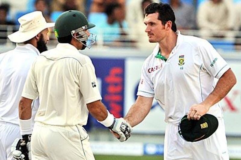 Misbah-ul-Haq, the Pakistan captain, and South African counterpart Graeme Smith, right, shake hands after the first Test match in Dubai ended in a draw.