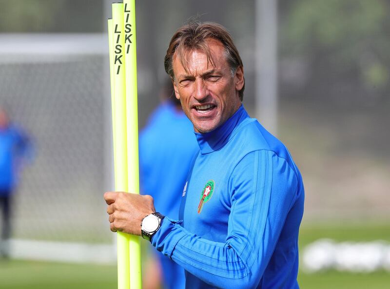 epa06836977 Morocco's head coach Herve Renard leads his team's training session in Kaliningrad, Russia, 24 June 2018. Morocco will face Spain in the FIFA World Cup 2018 Group B preliminary round soccer match on 25 June 2018.  EPA/ARMANDO BABANI