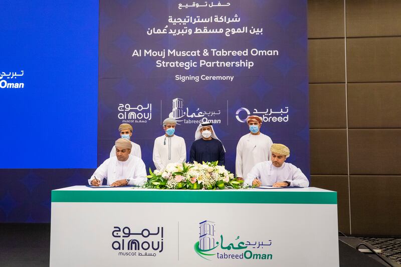 The signing ceremony to mark the completion of Tabreed's acquisition, through its subsidiary in Oman, of a new district cooling plant from Al Mouj, Muscat’s premier development. Photo: Tabreed