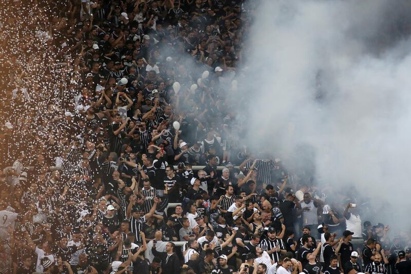 Corinthians fans chant during the Copa Sudamericana semi-final against Independiente del Valle in Sao Paolo. Reuters