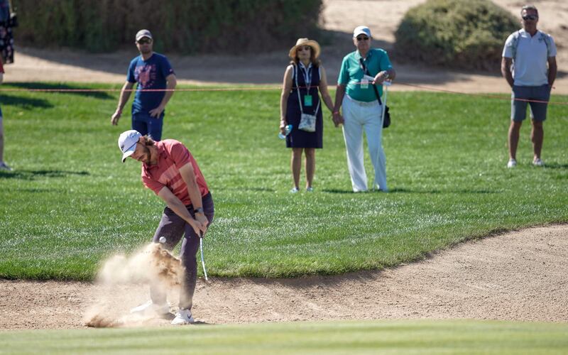 Abu Dhabi, United Arab Emirates, January 18, 2020.  2020 Abu Dhabi HSBC Championship.  Round 3.
Tommy Fleetwood powers through the bunker on the eight hole.
Victor Besa / The National
Section:  SP
Reporter:  Paul Radley and John McAuley