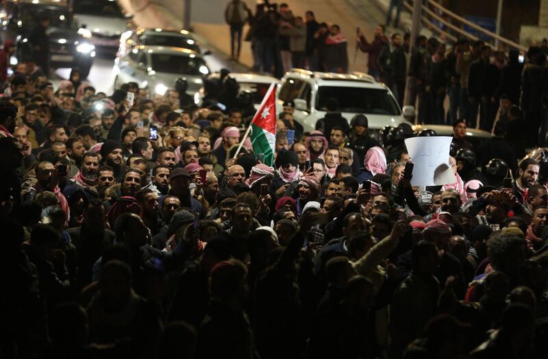 Jordanian protesters march during a demonstration against the government's decision to raise taxes in the capital Amman, on December 13, 2018.  The tax law passed in November, as part of a series of austerity measures to reduce the public debt in exchange for a loan from the International Monetary Fund (IMF), has led to a wave of protest in June that pushed the then Prime Minister to resign and the authorities to withdraw the initial bill. / AFP / Khalil MAZRAAWI
