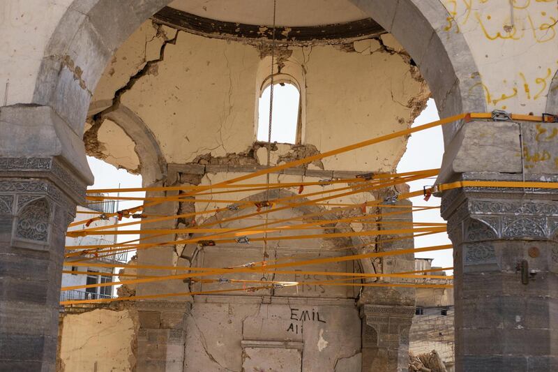 Straps around the pillars. Moamin Al-Obeidi / UNESCO