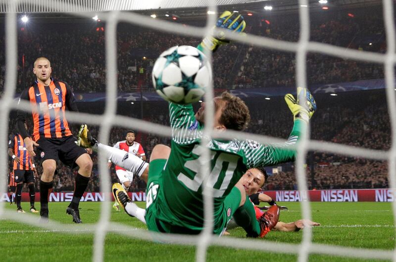 Feyenoord's Steven Berghuis scores their first goal in a match against Shakhtar Donetsk in Rotterdam, Netherlands. Michael Kooren / Reuters