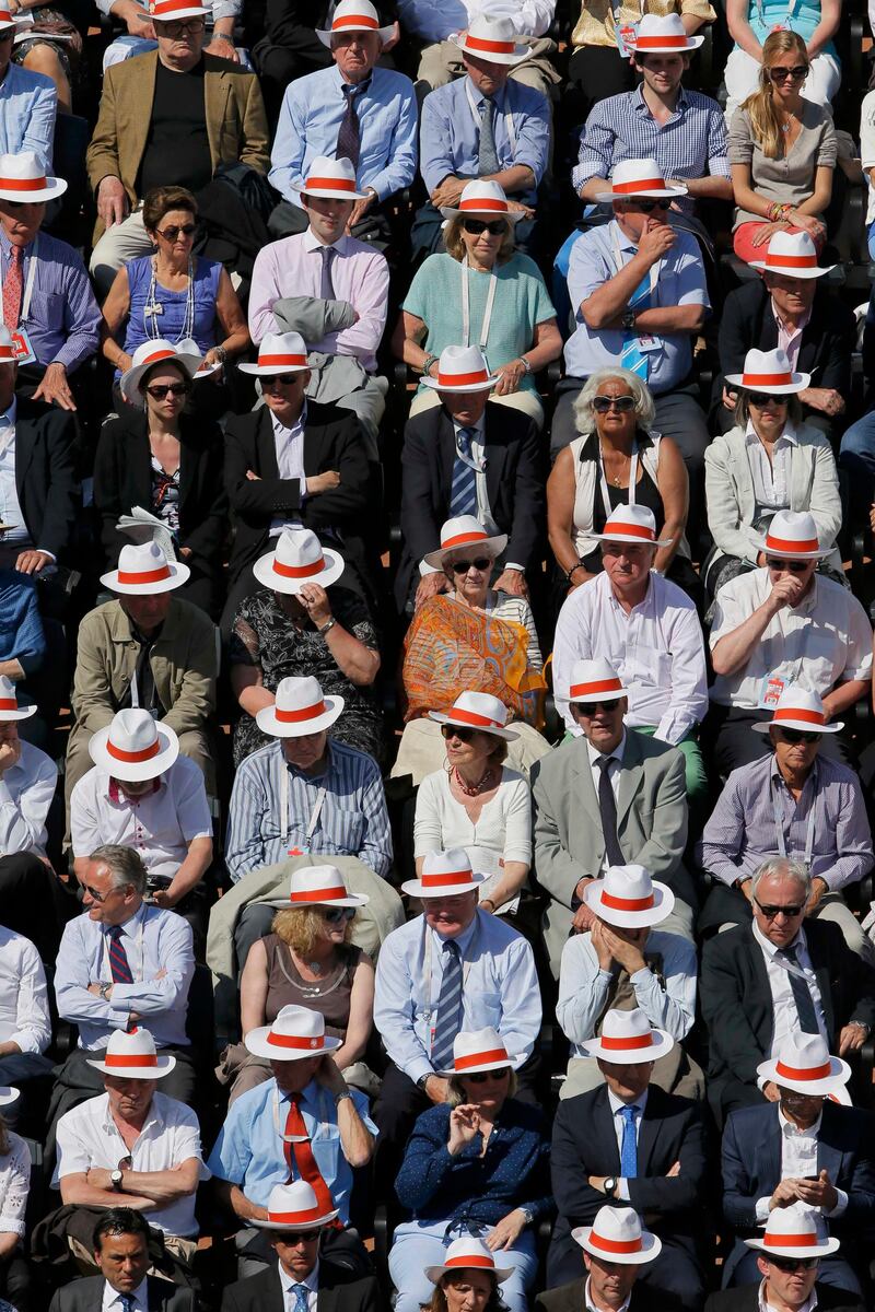 Spectators watch the men's singles quarter-final match between Roger Federer of Switzerland and Jo-Wilfried Tsonga of France on Court Philippe Chatrier during the French Open tennis tournament at the Roland Garros stadium in Paris June 4, 2013. REUTERS/Gonzalo Fuentes (FRANCE  - Tags: SPORT TENNIS)   *** Local Caption ***  RGT611_TENNIS-OPEN-_0604_11.JPG