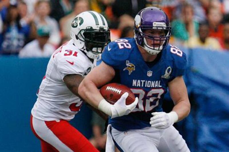 Kyle Rudolph shakes off a tackle from Antonio Cromartie at the Pro Bowl.