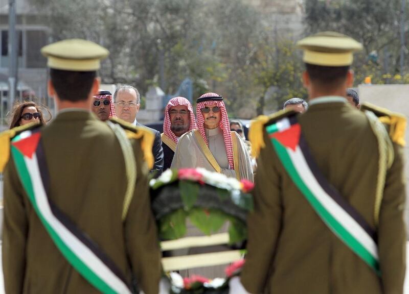 Saudi Prince Al Waleed Bin Talal visits the mausoleum of former Palestinian leader Yasser Arafat on March 4, 2014, during an official visit to the West Bank city of Ramallah. The billionaire is visiting the Israeli-occupied West Bank for a meeting with Palestinian president Mahmud Abbas. Abbas Momani / AFP photo