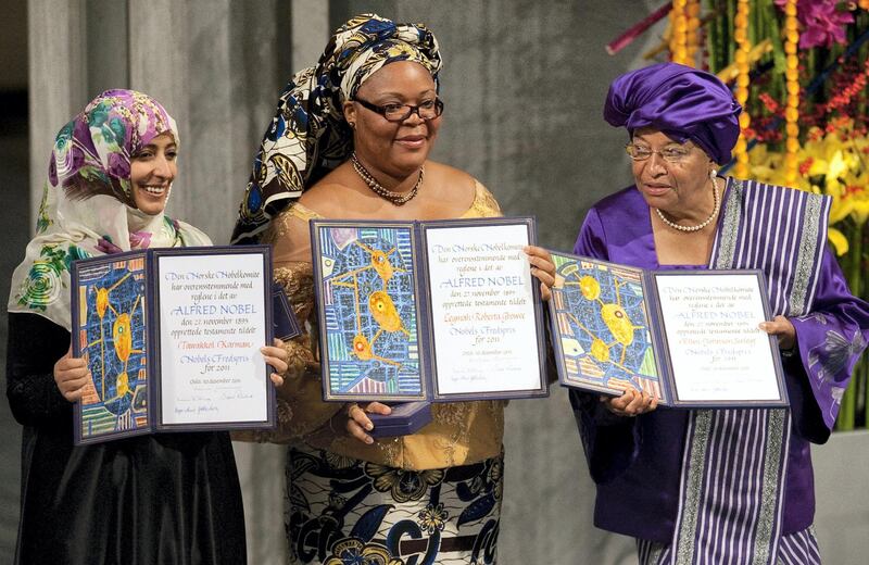 The 2011 Nobel Peace Prize laureates, Liberian President Ellen Johnson Sirleaf (R), Liberian peace activist Leymah Gbowee (C) and Yemeni activist Tawakkol Karman (L) pose on December 10, 2011 with their medals and certificates during the Nobel Peace Prize award ceremony at the City Hall in Oslo.     AFP PHOTO / ODD ANDERSEN / AFP PHOTO / ODD ANDERSEN