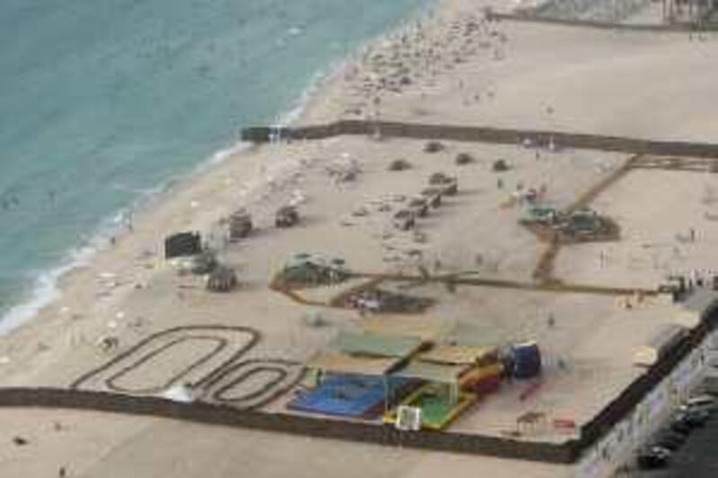 3rd of July 2009. The JBR public beach.  (Jeffrey E Biteng / The National)  Editor's Note;  Got this view and photo from the roof top of the building, got the access from one of our photo club member. *** Local Caption ***  JB14-JBRbeach.jpg