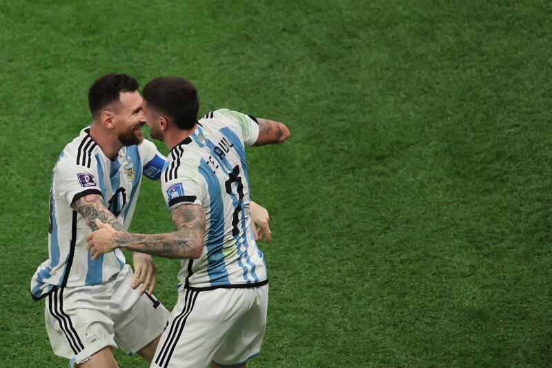 Rodrigo De Paul 8 - Excellent in the first half as he moved the ball quickly. Protected Molina. Volley against Lloris as Argentina dominated, until the 80th minute. AFP
