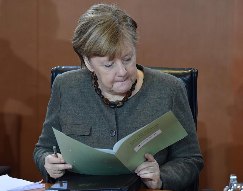German Chancellor Angela Merkel reads her files prior to the weekly cabinet meeting in Berlin on January 31, 2018. / AFP PHOTO / Tobias SCHWARZ