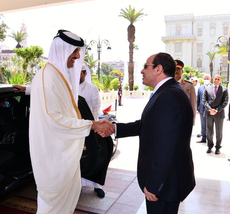 Sheikh Tamim, left, and Mr El Sisi. Egyptian Presidency