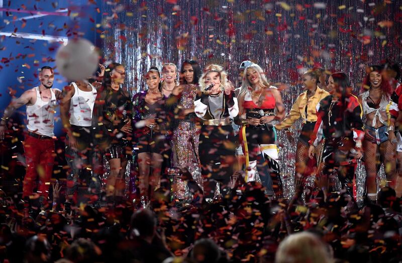 Host Kelly Clarkson, center, and members of En Vogue and Salt-N-Pepa appear on stage at the conclusion of the Billboard Music Awards. AP