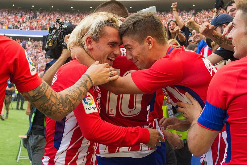 MADRID, SPAIN - SEPTEMBER 23: Antoine Greizmann of Club Atletico de Madrid celebrates with fans after his side scored their first goal during the La Liga match between Atletico Madrid and Sevilla at Wanda Metropolitano on September 23, 2017 in Madrid, Spain. (Photo by Denis Doyle/Getty Images)