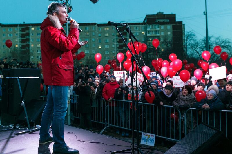 FILE - In this Monday, April 2, 2018 file photo, Yekaterinburg mayor Yevgeny Roizman speaks to the crowd during a protest against official plans to cancel direct mayoral elections in Yekaterinburg, Russia. The mayor of Russia's fourth-largest city has stepped down to protest a government-promoted law which scrapped mayoral elections. (AP Photo, File)